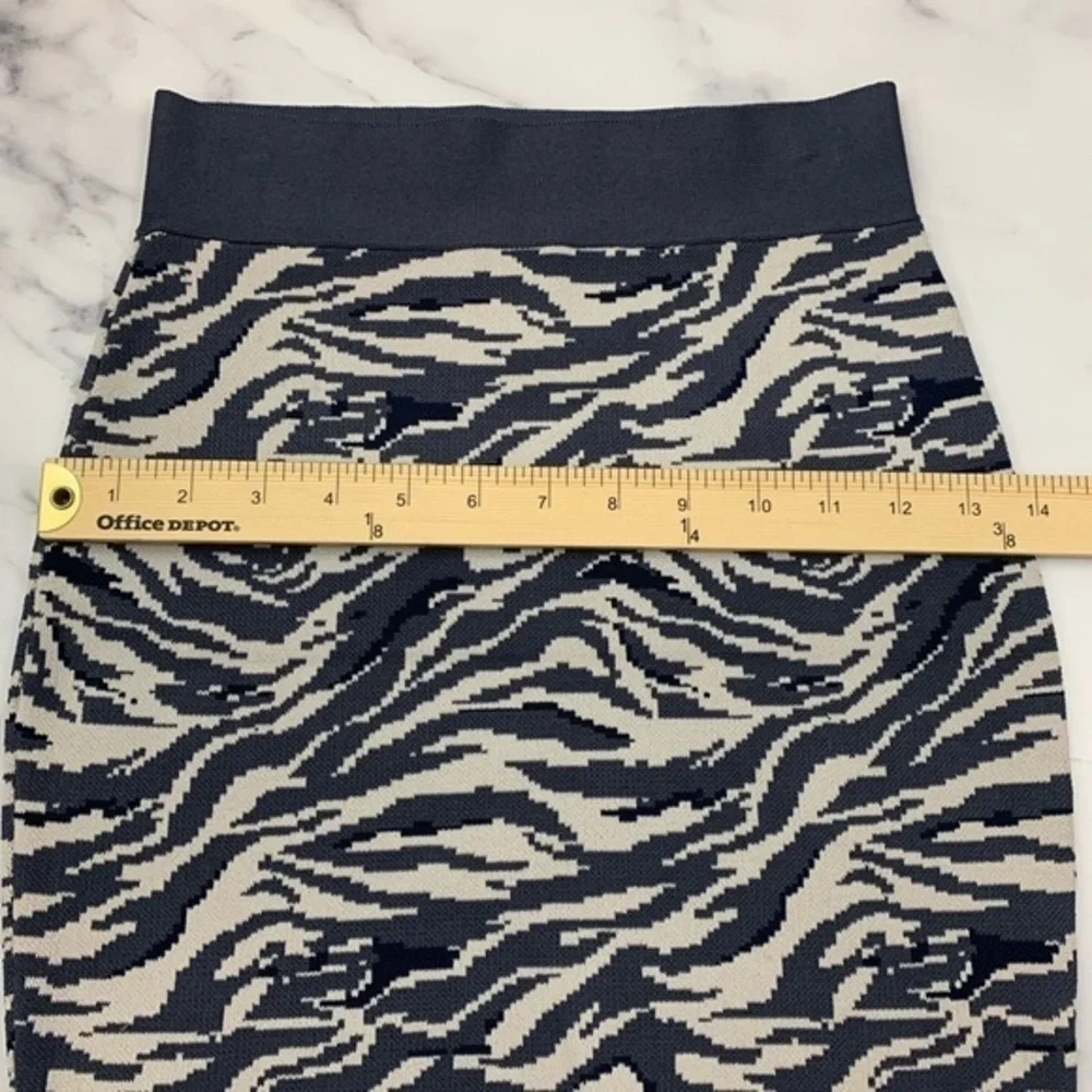 Leith Knit Sweater Zebra Tiger Blue, White, Grey Animal Print Skirt Size XS